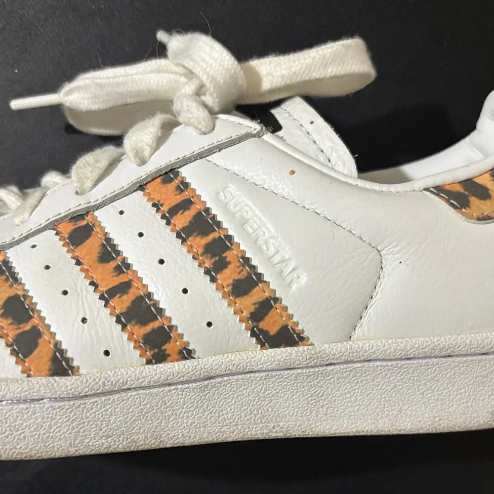 Adidas White and Cheetah Patterned Sneakers Size US 6 - Picture 9 of 10